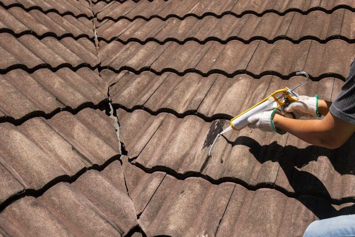 temporarily fix a roof leak